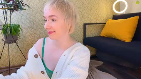 Emmy  help me reach 100 thumbs up online show from February 2025 10:07:01 AM