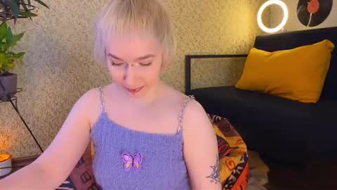 Emmy  help me reach 100 thumbs up online show from March 2025 09:10:02 AM