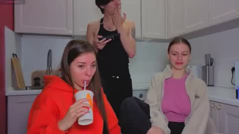 Julia and Mira online show from December 2025 09:14:01 AM