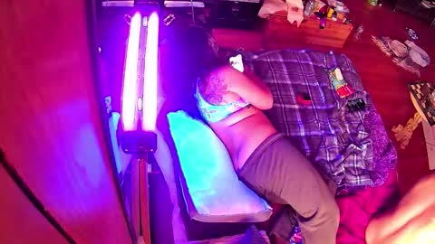 ike6oodnigh online show from December 2025 03:16:02 PM