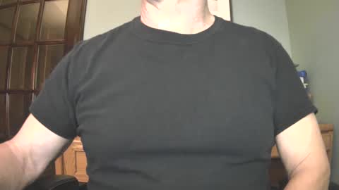 Snapshot of il_undercover chatting on December 2024 11:43:02 AM il_undercover online show from December 2024 11:43:02 AM