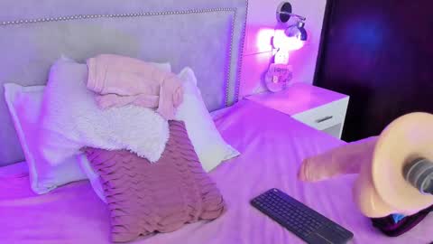 Snapshot of iliy_ chatting on February 2025 01:25:01 AM ILY   online show from February 2025 01:25:01 AM