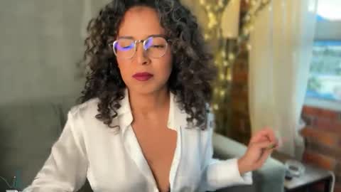 Snapshot of illaroom chatting on December 2024 10:23:01 PM Kloe online show from December 2024 10:23:01 PM