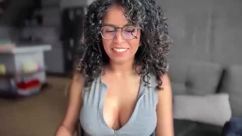 Snapshot of illaroom chatting on September 2025 06:57:02 PM Kloe online show from September 2025 06:57:02 PM