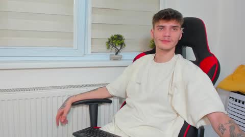 Snapshot of illusions888 chatting on December 2024 08:15:01 PM D-Illusion online show from December 2024 08:15:01 PM