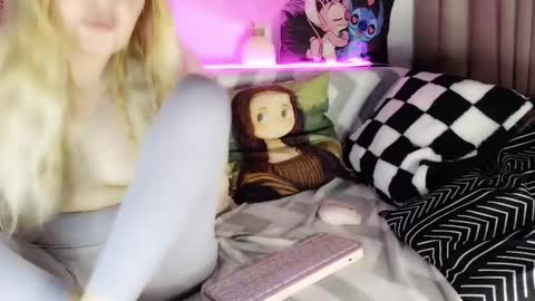 Snapshot of iloveextremestuff chatting on March 2025 03:23:02 PM nicollee online show from March 2025 03:23:02 PM