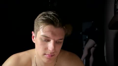 ilyahrr online show from April 2026 10:04:01 PM