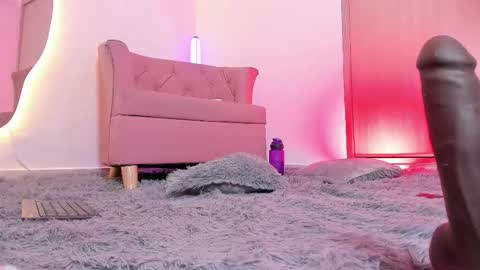 Mia online show from November 2025 09:26:02 PM