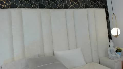 DAHLIA online show from November 2025 04:49:01 PM