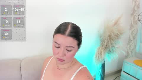 DAHLIA online show from April 2026 09:37:01 PM