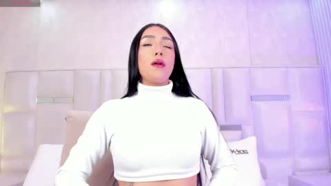 im_isabella1 online show from May 2026 08:58:01 PM