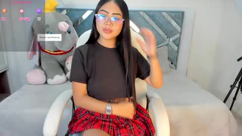 Mila online show from September 2025 07:25:02 PM