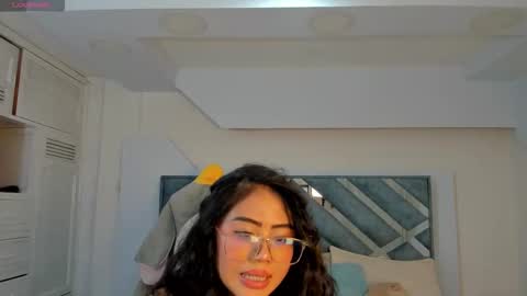 Mila online show from September 2025 07:48:01 PM