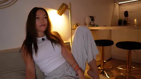 Milla online show from November 2025 05:03:01 PM