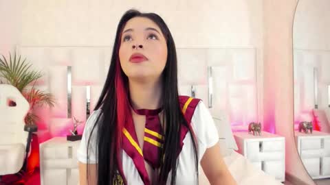 Nika online show from October 2025 12:26:02 PM