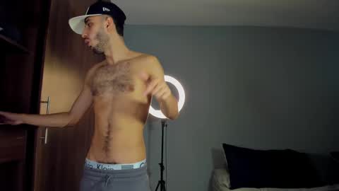 Paul online show from September 2025 09:51:01 PM