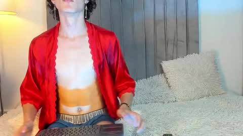 Perseo - Help me with 50 thumbs up online show from December 2025 08:14:01 PM