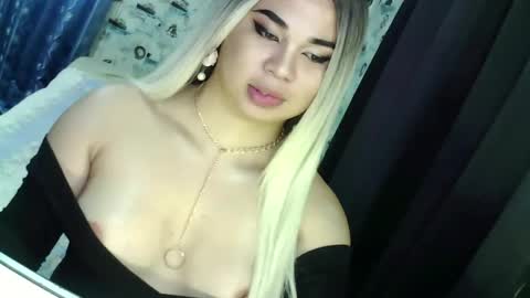 Snapshot of im_ur_sidechic8 chatting on February 2025 11:59:02 PM zhy online show from February 2025 11:59:02 PM