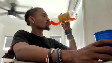 Snapshot of imchokingchicken chatting on September 2025 10:13:01 PM imchokingchicken online show from September 2025 10:13:01 PM