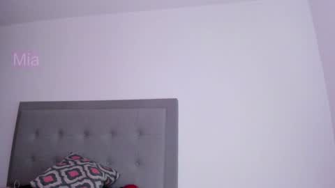 mia ---------  COL TIME online show from February 2025 01:44:01 AM