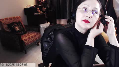 Empress online show from November 2025 04:22:02 PM