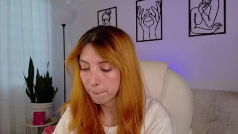 Sienna online show from October 2025 09:27:02 PM