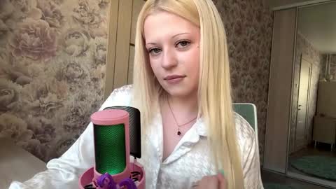 Lola online show from April 2026 12:14:01 PM