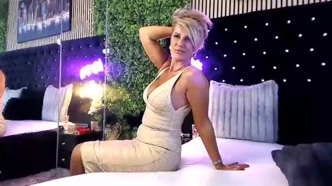 inanna_ishtar1 online show from October 2025 09:30:01 AM