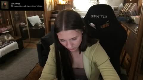 Snapshot of incognitoqueen chatting on May 2026 04:17:01 AM Carter online show from May 2026 04:17:01 AM