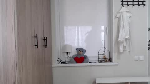 Della online show from October 2025 08:26:01 AM