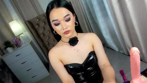 indestructabletrixie online show from December 2024 03:44:01 PM