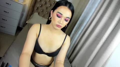 indestructabletrixie online show from December 2024 02:21:01 PM