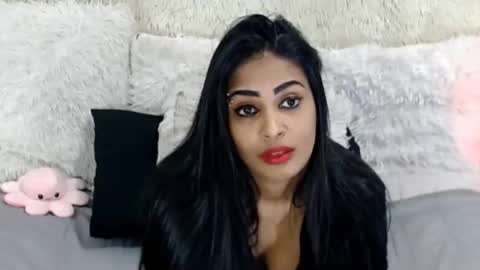 Jazmin online show from May 2026 11:01:04 PM