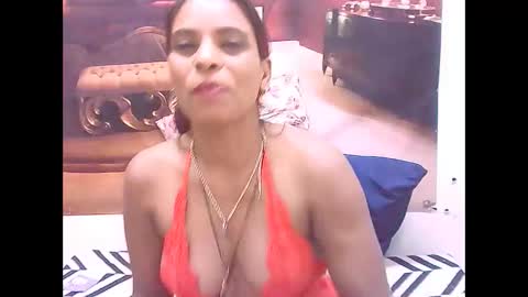 indiansexyass4u2luv online show from February 2025 07:30:01 PM
