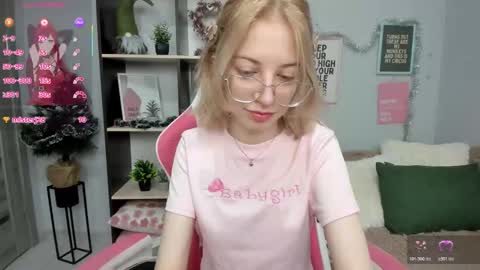 Mia online show from December 2025 01:39:02 PM