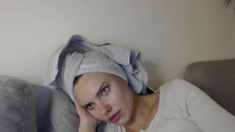 Snapshot of infinitiq45 chatting on December 2024 10:19:01 PM Sweet girl online show from December 2024 10:19:01 PM