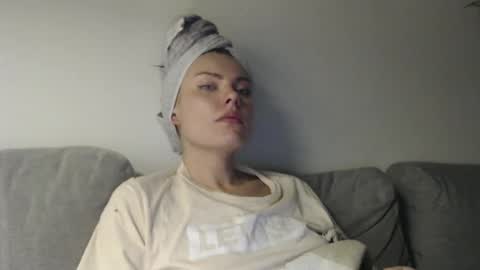 Snapshot of infinitiq45 chatting on February 2025 10:26:01 PM Sweet girl online show from February 2025 10:26:01 PM