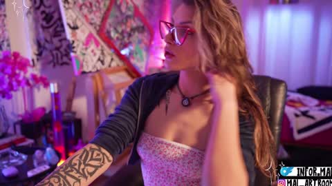 Snapshot of informal_ chatting on January 2025 02:33:01 AM MAL ---  online show from January 2025 02:33:01 AM