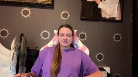Snapshot of ingaswancey chatting on July 2026 04:35:02 PM Emmi online show from July 2026 04:35:02 PM