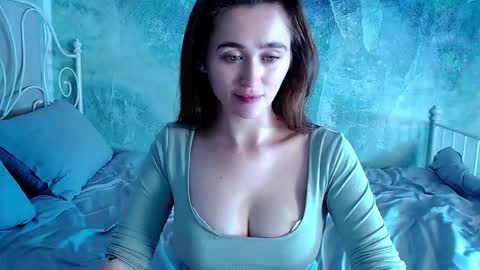 Lina online show from November 2025 03:34:01 PM