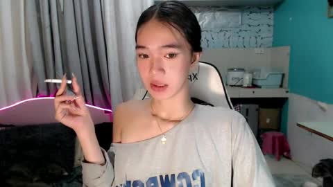 Snapshot of innocent_reign69 chatting on April 2026 05:23:01 PM Reign online show from April 2026 05:23:01 PM