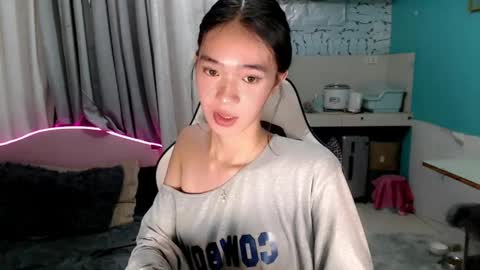 Snapshot of innocent_reign69 chatting on April 2026 05:48:02 PM Reign online show from April 2026 05:48:02 PM