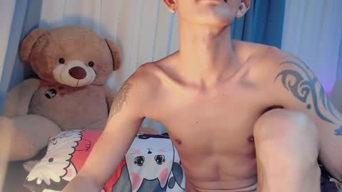 Snapshot of innocent_twinkxx chatting on December 2024 10:03:01 PM calvin online show from December 2024 10:03:01 PM