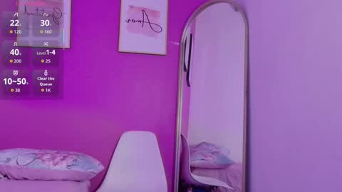 innocenthazel online show from November 2025 01:00:02 PM