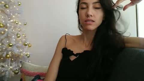 Laroa online show from December 2024 05:10:01 PM