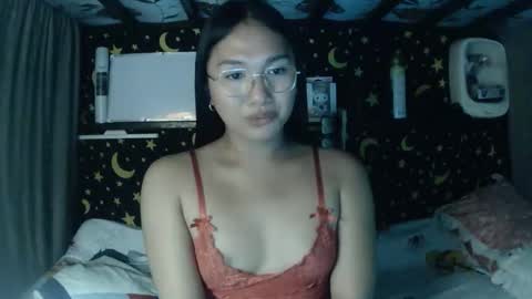 Snapshot of insulting_whoreifica chatting on April 2026 05:22:01 AM MAXINE online show from April 2026 05:22:01 AM