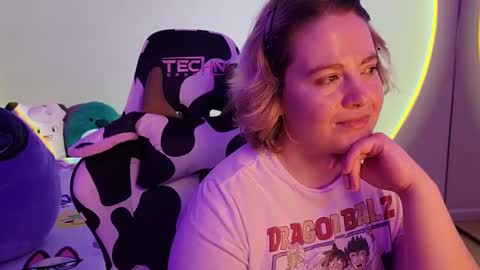 Faye online show from December 2024 04:33:02 AM