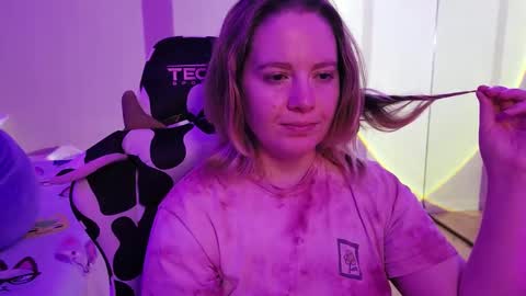 Faye online show from October 2025 01:48:02 AM