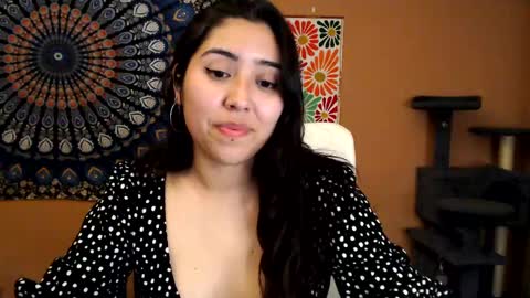 Snapshot of intimatetales chatting on February 2025 08:58:01 PM Africa online show from February 2025 08:58:01 PM