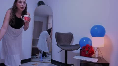 Pantyhose Queen online show from April 2026 08:03:01 PM